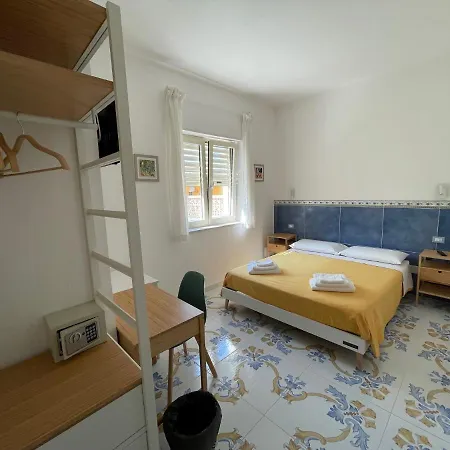 Oda ve Kahvaltı Acquadamare 3*