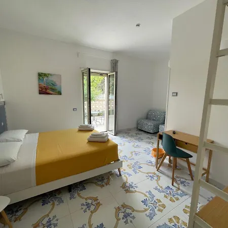 Oda ve Kahvaltı Acquadamare 3*